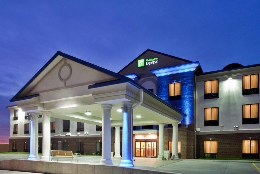 Holiday Inn Express Hotel & Suites Mcpherson Image 14