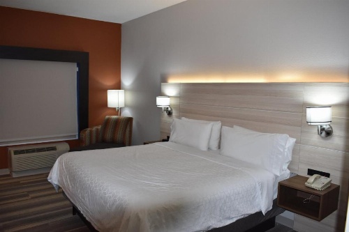 Holiday Inn Express Hotel & Suites Mcpherson image 15